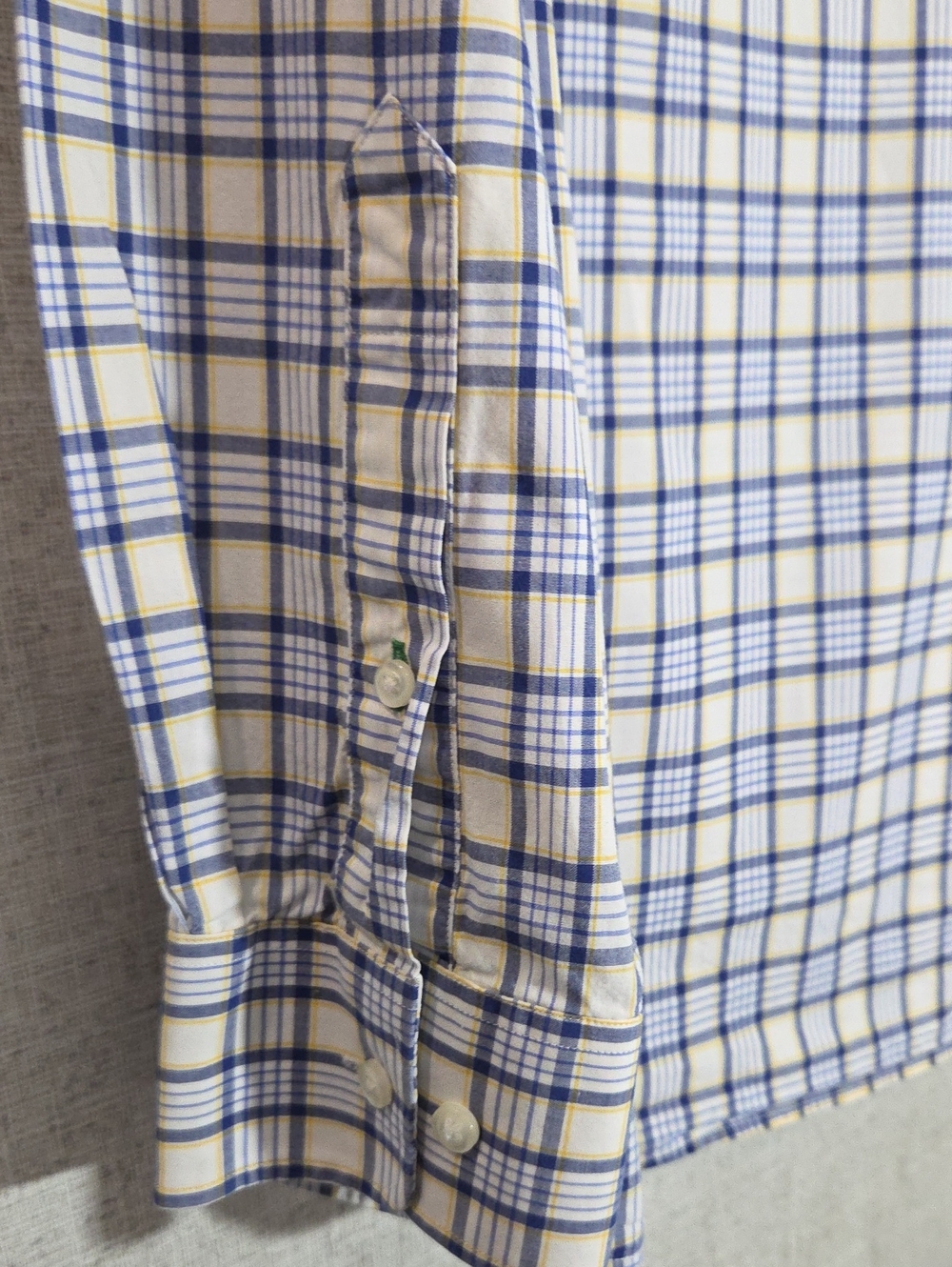 Tommy Hilfiger White and Blue Plaid Mens Button-Down Shirt 16 1/2 34-35 Sleeve - Picture 3 of 3